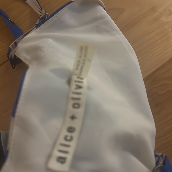 Alice + Olivia romper - Flutter Daisy Crane size 2 /xs - Picture 10 of 10